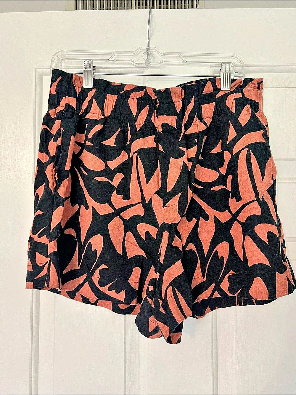 a new day Abstract High Waist Shorts in Black & Brown Size Medium